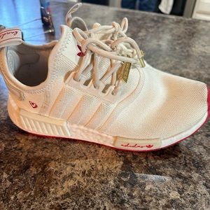 Adidas NMD size 6 very cute worn 3 x